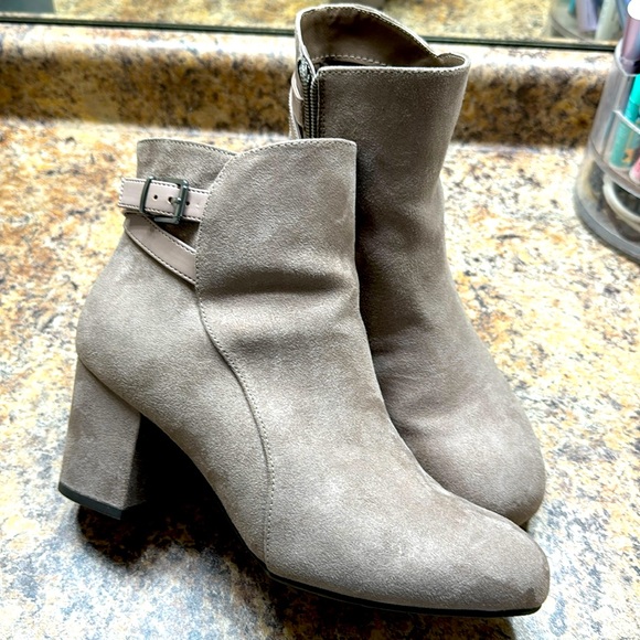 Women’s size 7.5 wide width ankle booties - Picture 1 of 7